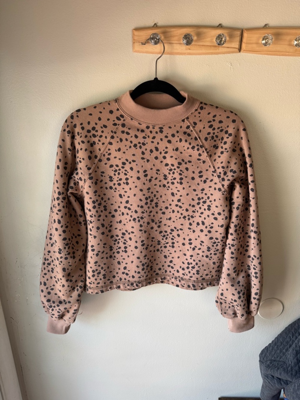 Abercrombie & Fitch Animal Print Mock Neck Cropped Sweatshirt - Size S